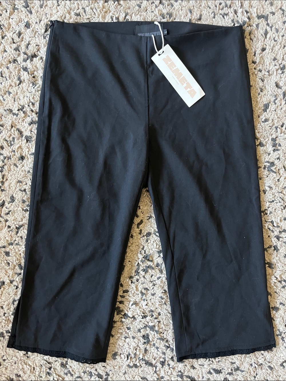 NWT Zemeta New York Black Capri Pants